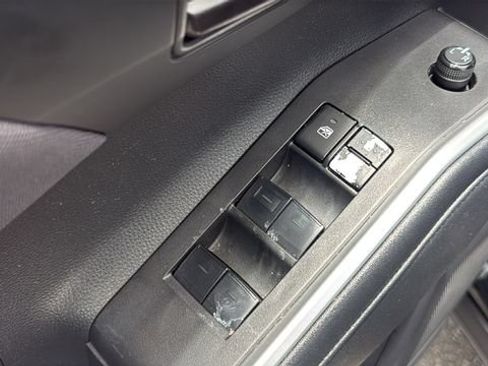 Used 2023 Toyota Highlander L FWD image 17
