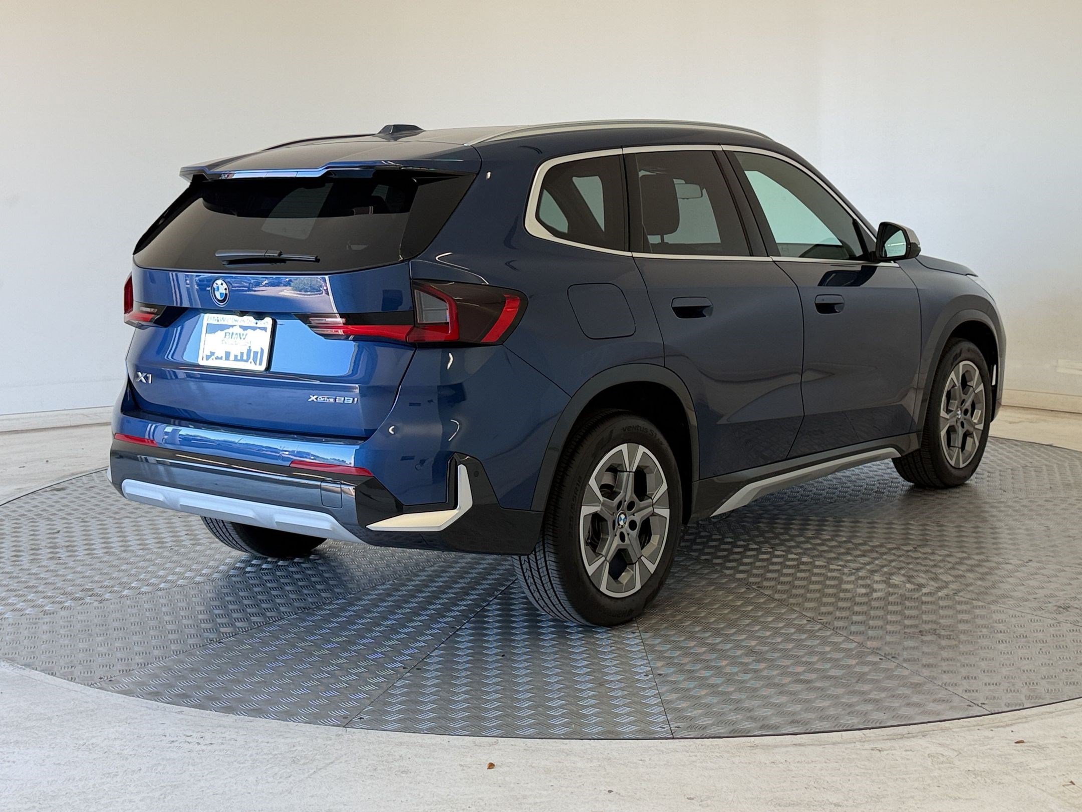 Certified 2023 BMW X1 xDrive28i w/ Premium Package AWD/4WD image 9