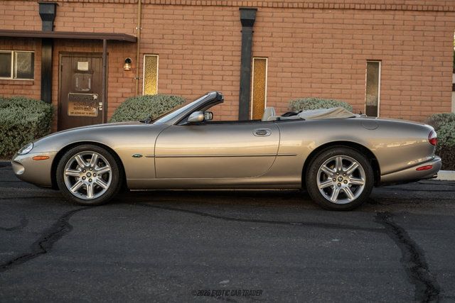 Used 2000 Jaguar XK8 Convertible RWD image 3