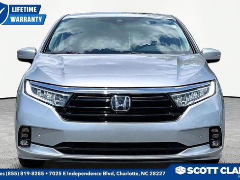 Used 2024 Honda Odyssey Elite image 2