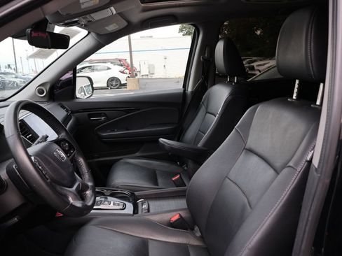 Used 2019 Honda Pilot Touring image 11