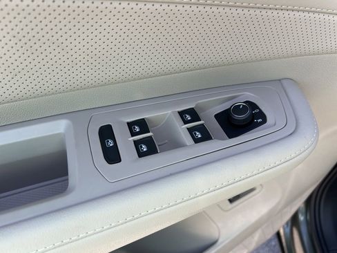 New 2026 Volkswagen Atlas SE image 19