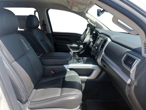 Used 2018 Nissan Titan PRO-4X w/ Pro-4x Convenience Package AWD/4WD image 16