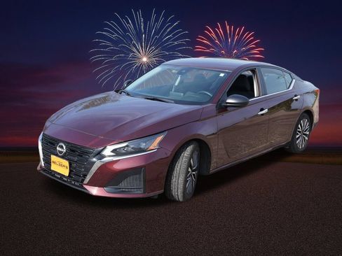 Used 2024 Nissan Altima 2.5 SV FWD image 11