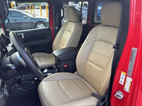 Used 2018 Jeep Wrangler Unlimited Sahara AWD/4WD image 12