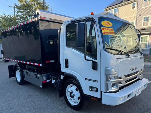 Used 2024 Isuzu NPR image 4