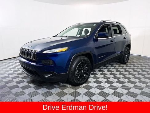 Used 2018 Jeep Cherokee Latitude FWD image 3