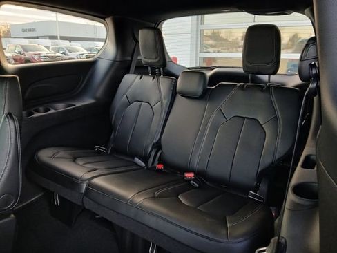 New 2026 Chrysler Pacifica Select FWD image 13
