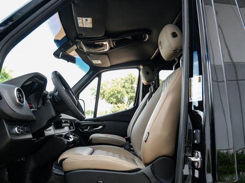 Used 2025 Mercedes-Benz Sprinter 2500 image 27