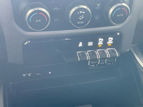 Used 2019 RAM 1500 Big Horn AWD/4WD image 19