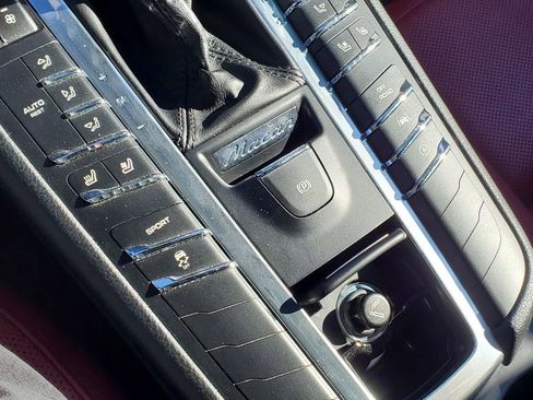 Used 2017 Porsche Macan S image 28