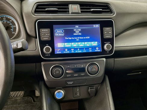 Used 2025 Nissan Leaf S FWD image 25