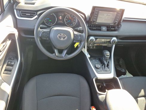 Used 2022 Toyota RAV4 LE image 11