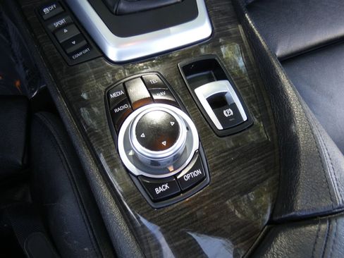 Used 2015 BMW Z4 sDrive35is image 48