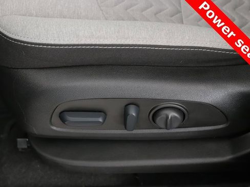 Used 2022 Chevrolet Equinox LS w/ LS Convenience Package image 18