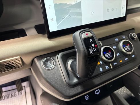 Used 2022 Land Rover Defender 110 X-Dynamic SE image 16