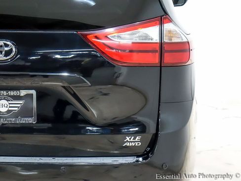 Used 2016 Toyota Sienna XLE w/ XLE Navigation Package AWD/4WD image 8