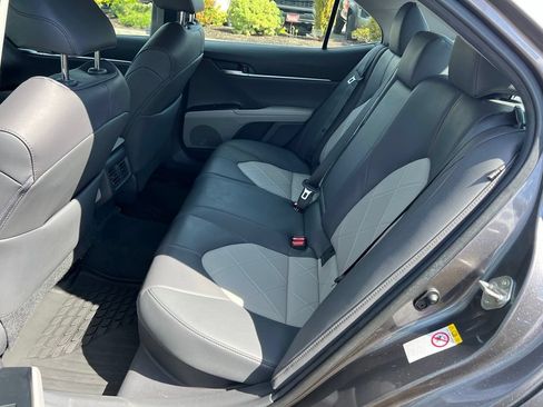 Used 2019 Toyota Camry XLE FWD image 17