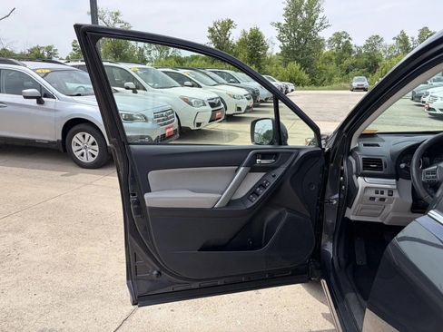 Used 2014 Subaru Forester 2.5i Limited AWD/4WD image 10