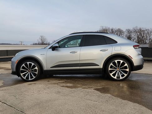 New 2026 Porsche Macan 4 Electric image 2