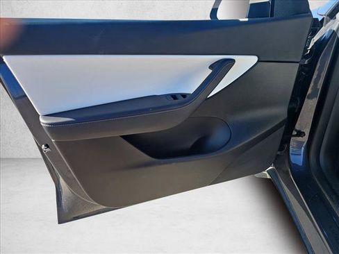 Used 2022 Tesla Model Y Performance image 13