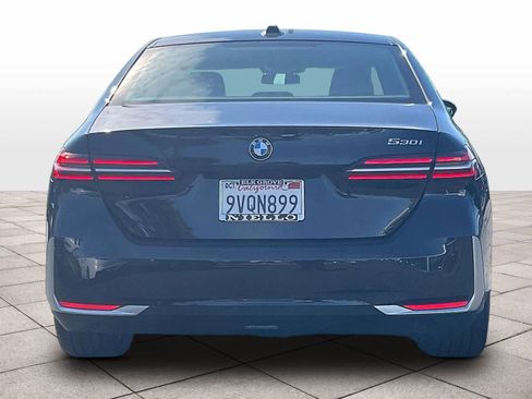 Used 2026 BMW 530i w/ Premium Package RWD image 7