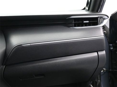 Used 2023 Toyota Venza Limited image 24