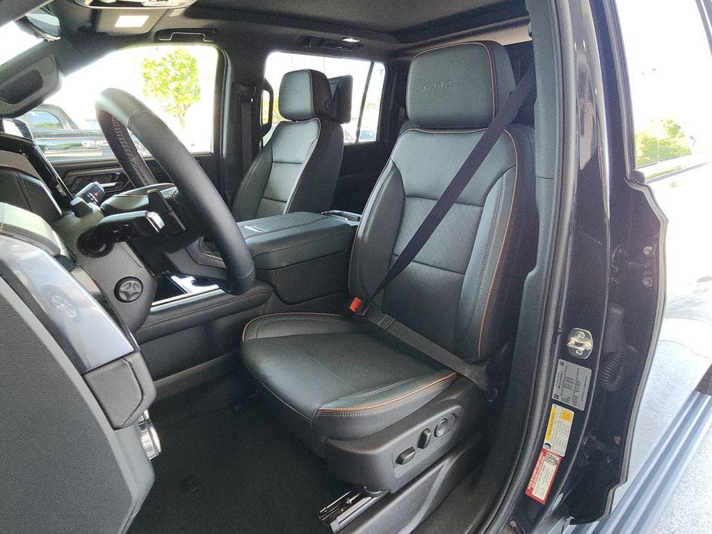 Certified 2025 GMC Yukon XL AT4 w/ AT4 Premium Plus Package AWD/4WD image 18