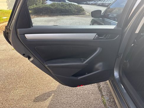 Used 2013 Volkswagen Passat 2.5 SE image 21