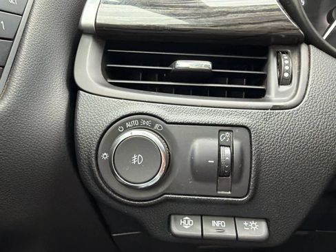 Used 2018 Buick Envision Premium image 33