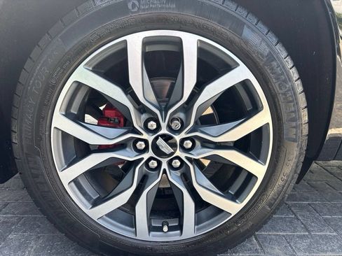 Used 2023 Cadillac XT6 Sport w/ Technology Package AWD/4WD image 7