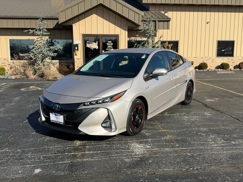 Used 2021 Toyota Prius Prime Limited image 14