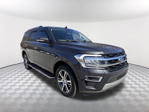 Used 2022 Ford Expedition Limited image 3
