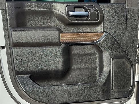 Used 2021 Chevrolet Silverado 2500 LT w/ Z71 Off-Road Package image 18