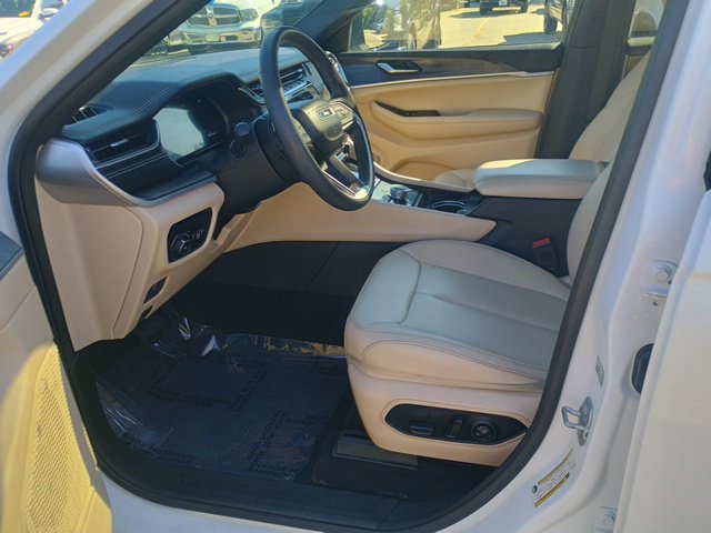 Used 2023 Jeep Grand Cherokee Limited AWD/4WD image 25
