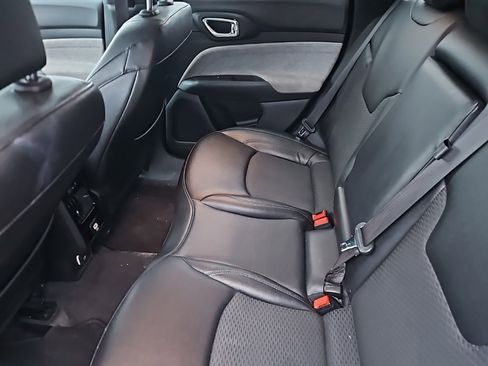 Used 2024 Jeep Compass Latitude image 5