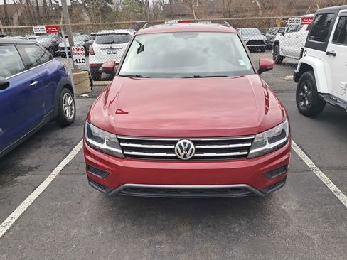 Used 2019 Volkswagen Tiguan SE w/ Panoramic Sunroof Package image 5