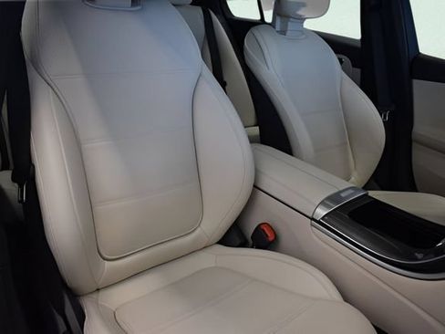Used 2023 Mercedes-Benz C 300 4MATIC Sedan image 6