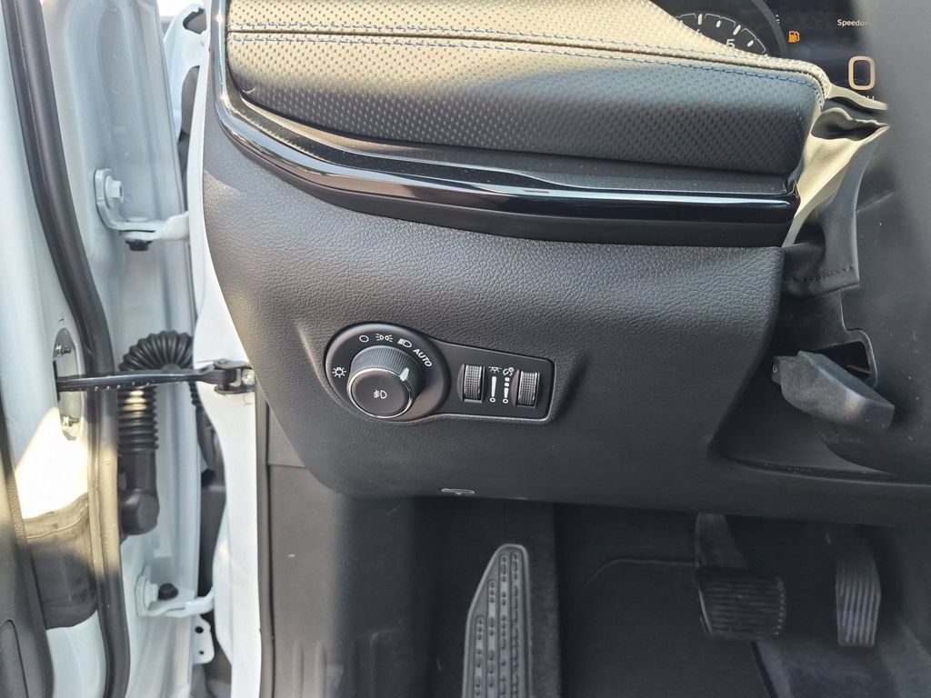 New 2026 Jeep Compass Latitude AWD/4WD image 17