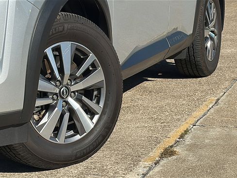 Used 2023 Nissan Pathfinder SL image 3