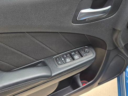 Used 2020 Dodge Charger SXT w/ Blacktop Package image 10