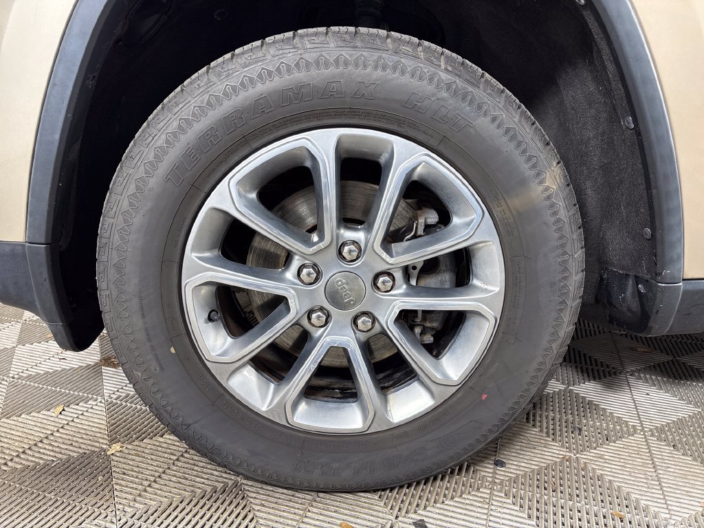 Used 2015 Jeep Grand Cherokee Limited w/ Trailer Tow Group IV RWD image 13
