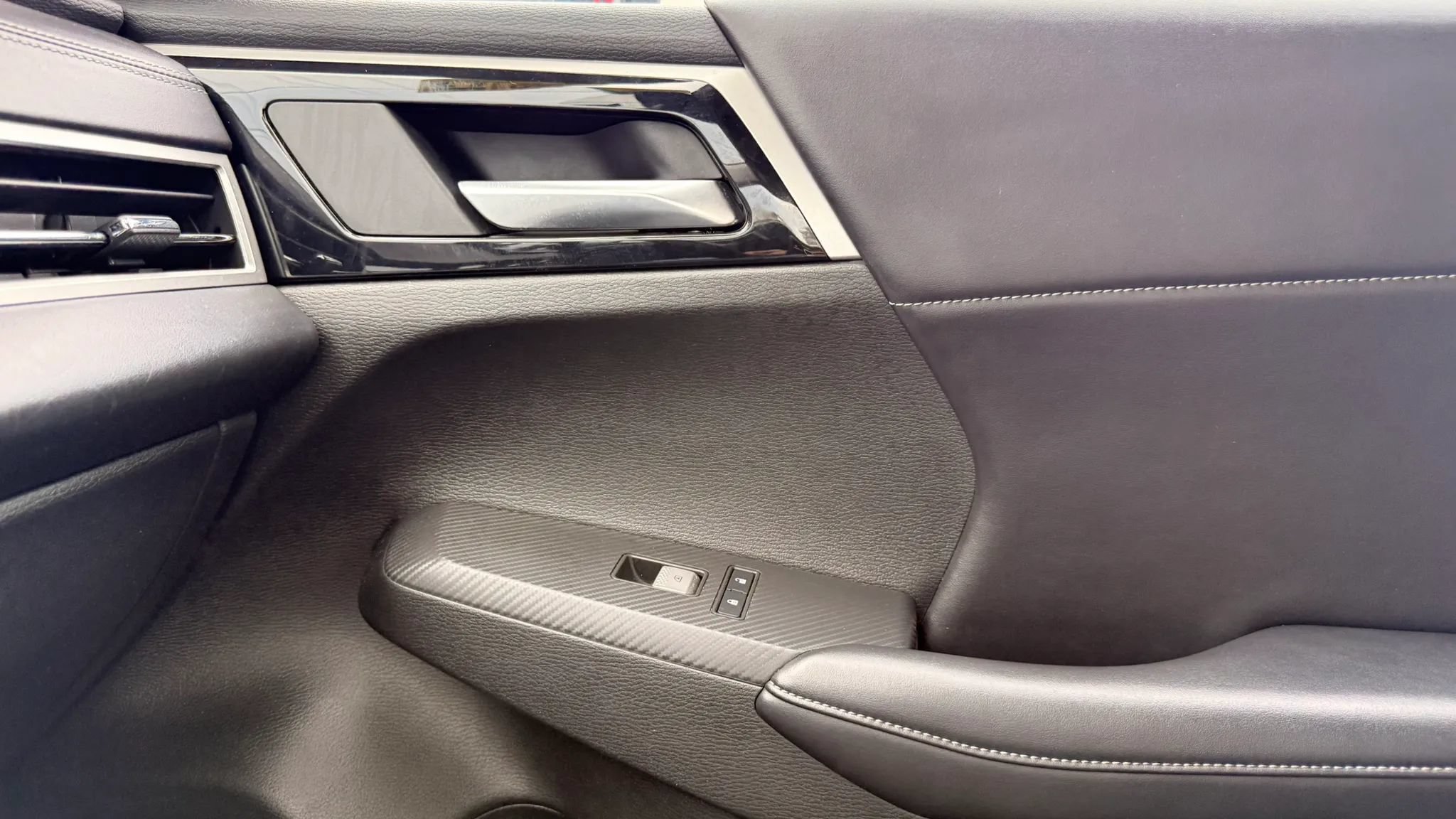 Used 2024 Mitsubishi Outlander FWD image 26
