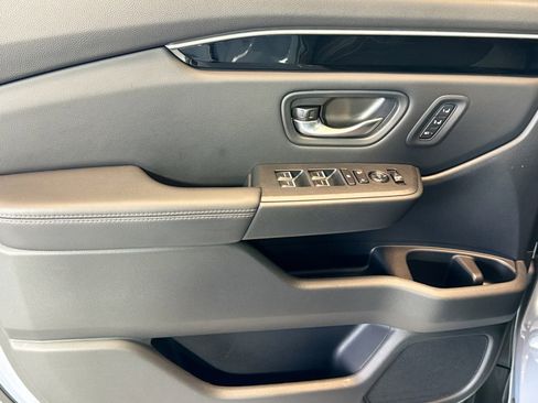 Used 2023 Honda Pilot Touring image 11