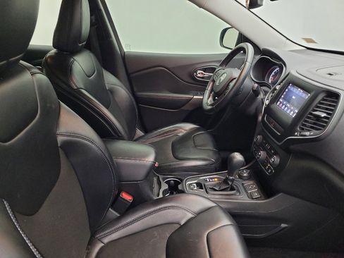 Used 2019 Jeep Cherokee Latitude Plus w/ Comfort/Convenience Group image 21