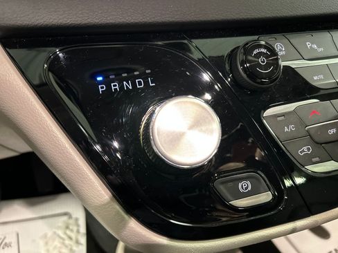Used 2024 Chrysler Pacifica Touring-L image 20