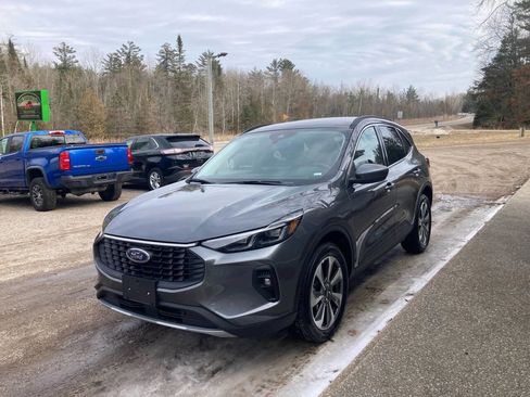 Used 2025 Ford Escape Platinum image 4