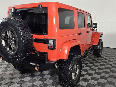 Used 2015 Jeep Wrangler Unlimited Sahara w/ Max Tow Package AWD/4WD image 4