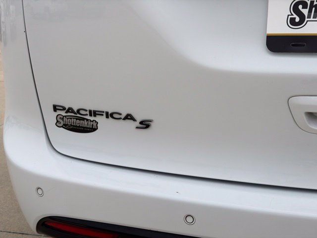 Used 2019 Chrysler Pacifica Touring Plus w/ S Appearance Package FWD image 8