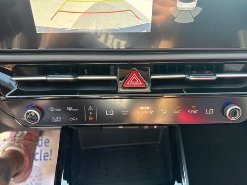 New 2025 Kia Niro EX Touring image 36